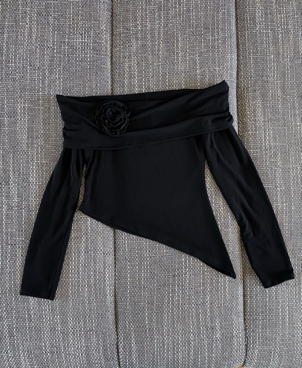 Tops: BLACK OFF-SHOULDER LONG-SLEEVE TOP – Neu (gemäss Beschreibung) aus Glattbrugg von Orange.zh 1