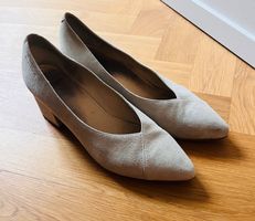 Beige Pumps aus Wildleder, Grösse 38