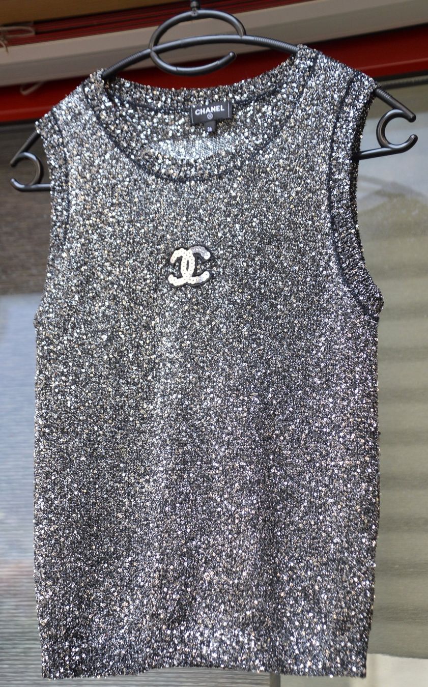 Chanel Camicette: Paillettenbluse CHANEL top à sequins .36 – Usato da Collonges venduto da Auganien 5