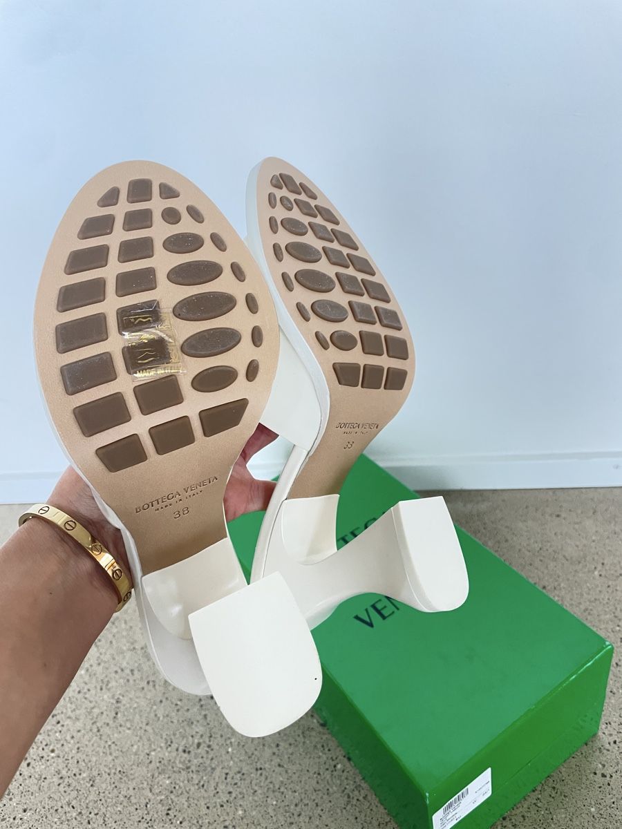 Bottega Veneta Scarpe da donna: Bottega Veneta Cha Cha Mules – Nuovo (secondo la descrizione) da Stäfa venduto da Nicole093 6