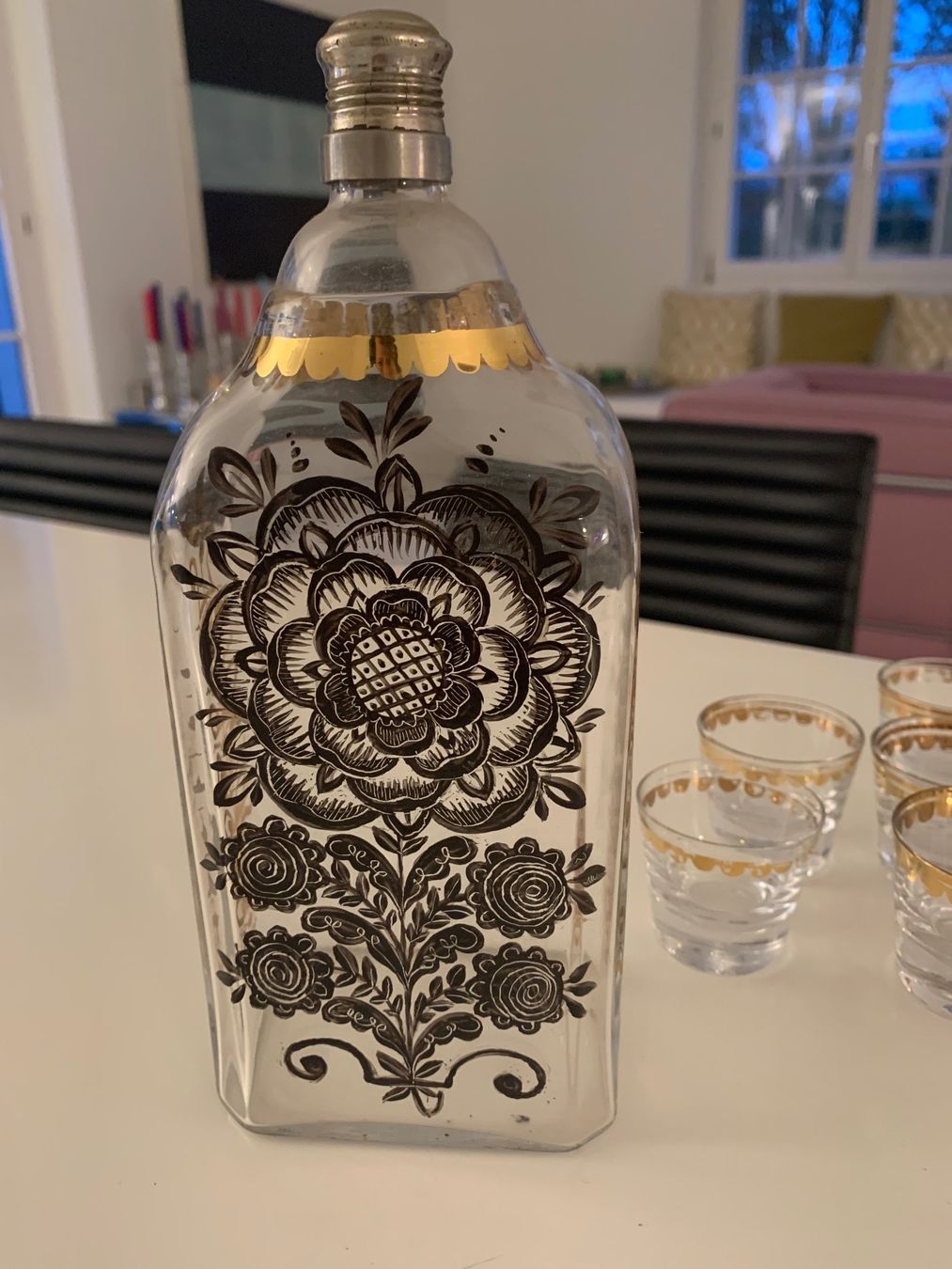 Bottiglie: Likör-Flasche mit kl. Gläsern – Usato da Schaan venduto da irmgarda02