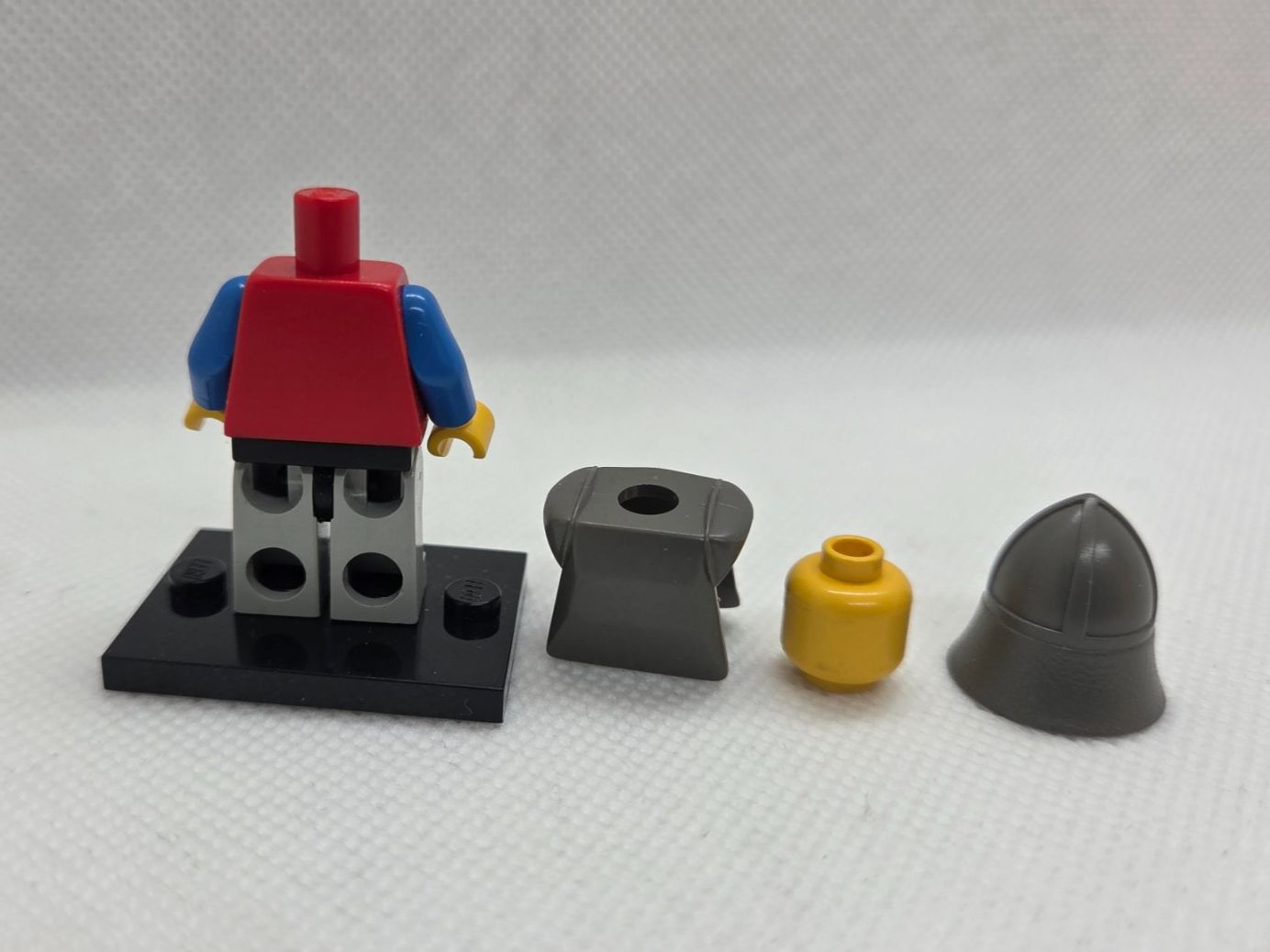 Lego Kit di costruzioni: LEGO Dragon Knights - Knight 1 with Armor – Usato da Basadingen venduto da NekoBricks 3