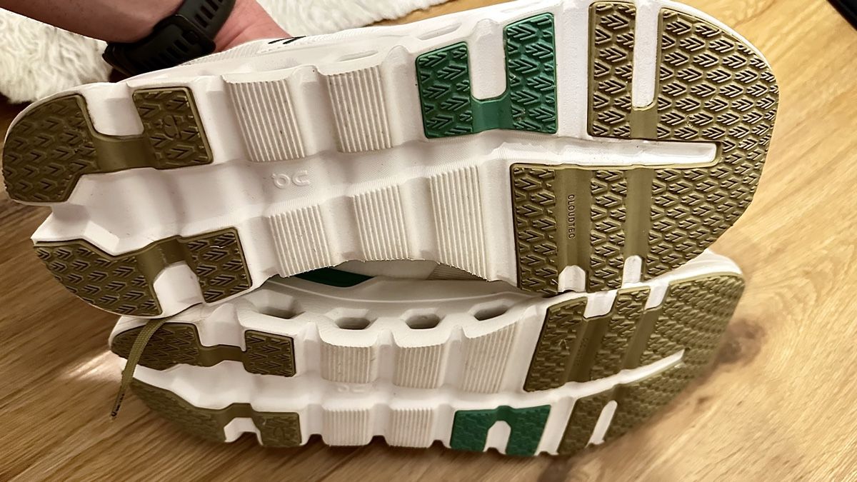 On Scarpe da uomo: On Running Cloudrunner 2 Laufschuhe  – Usato da Kriens venduto da Ileriadiamore 5
