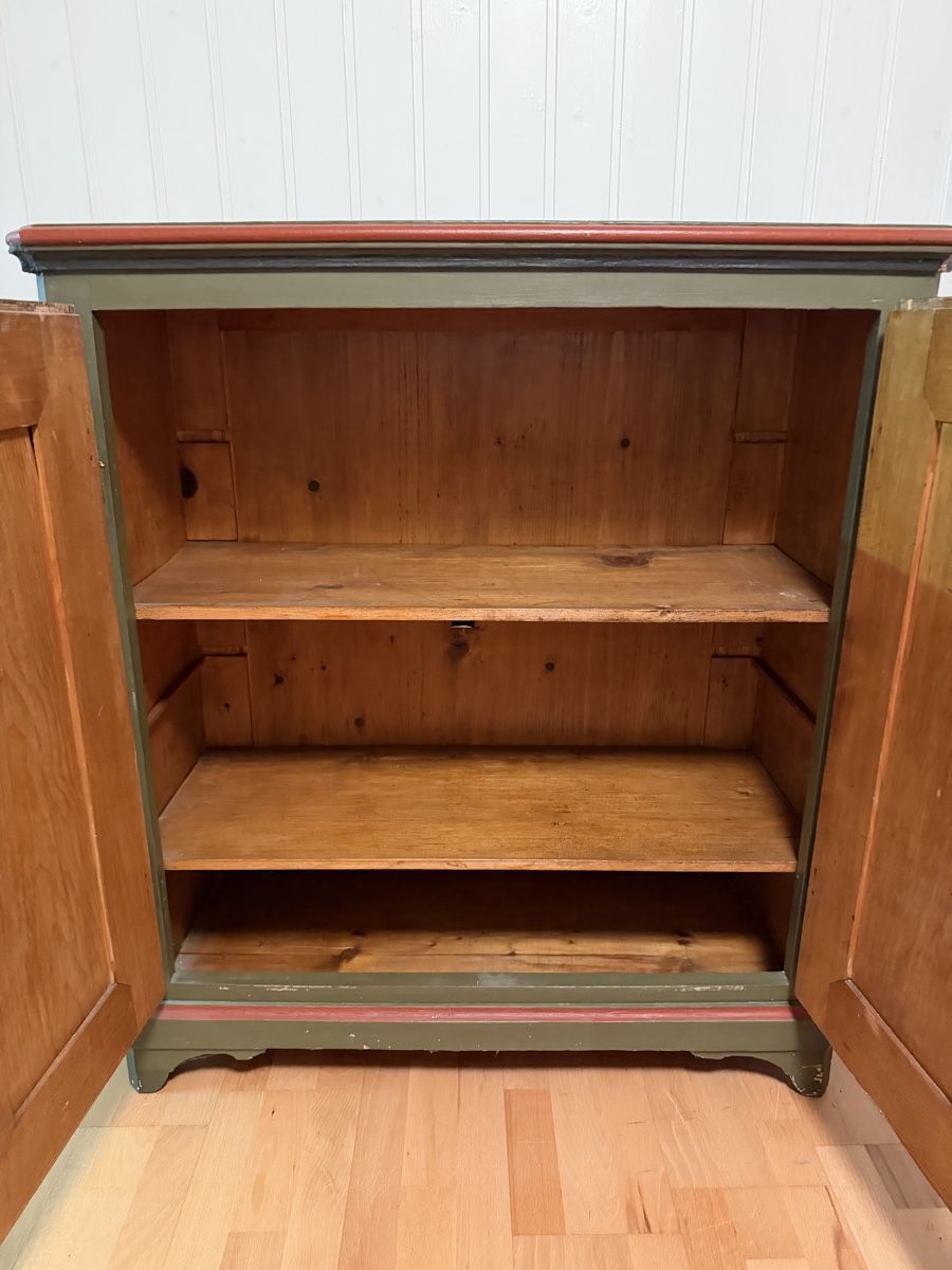 Schränke: Alter Bauernschrank mit handgemalter Blumenmalerei – Gebraucht aus Bern von Moowee 5
