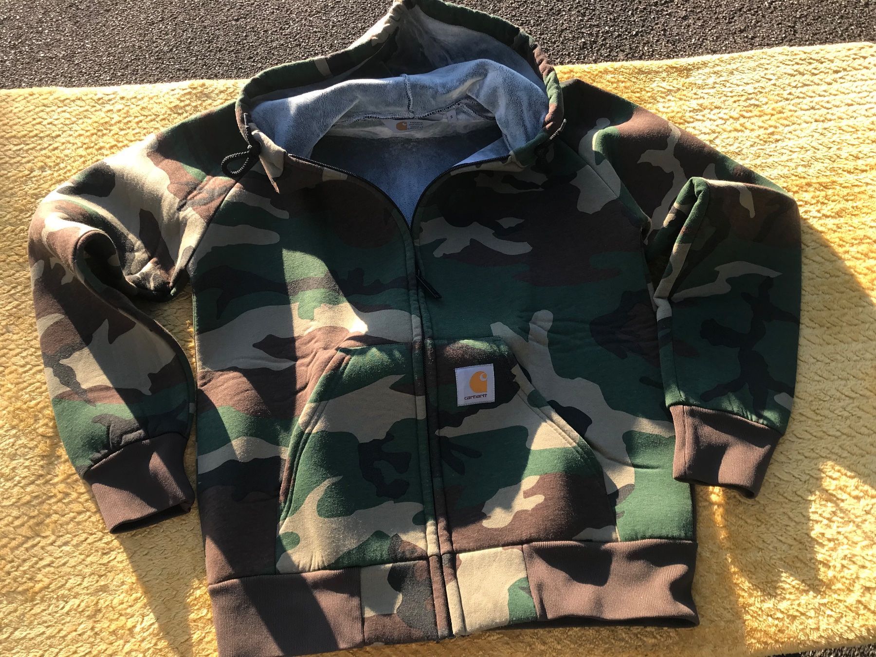 Carhartt Giacche: Carhartt Car-Lux Hooded Jacket – Usato da Basel venduto da Michael-Keltoi