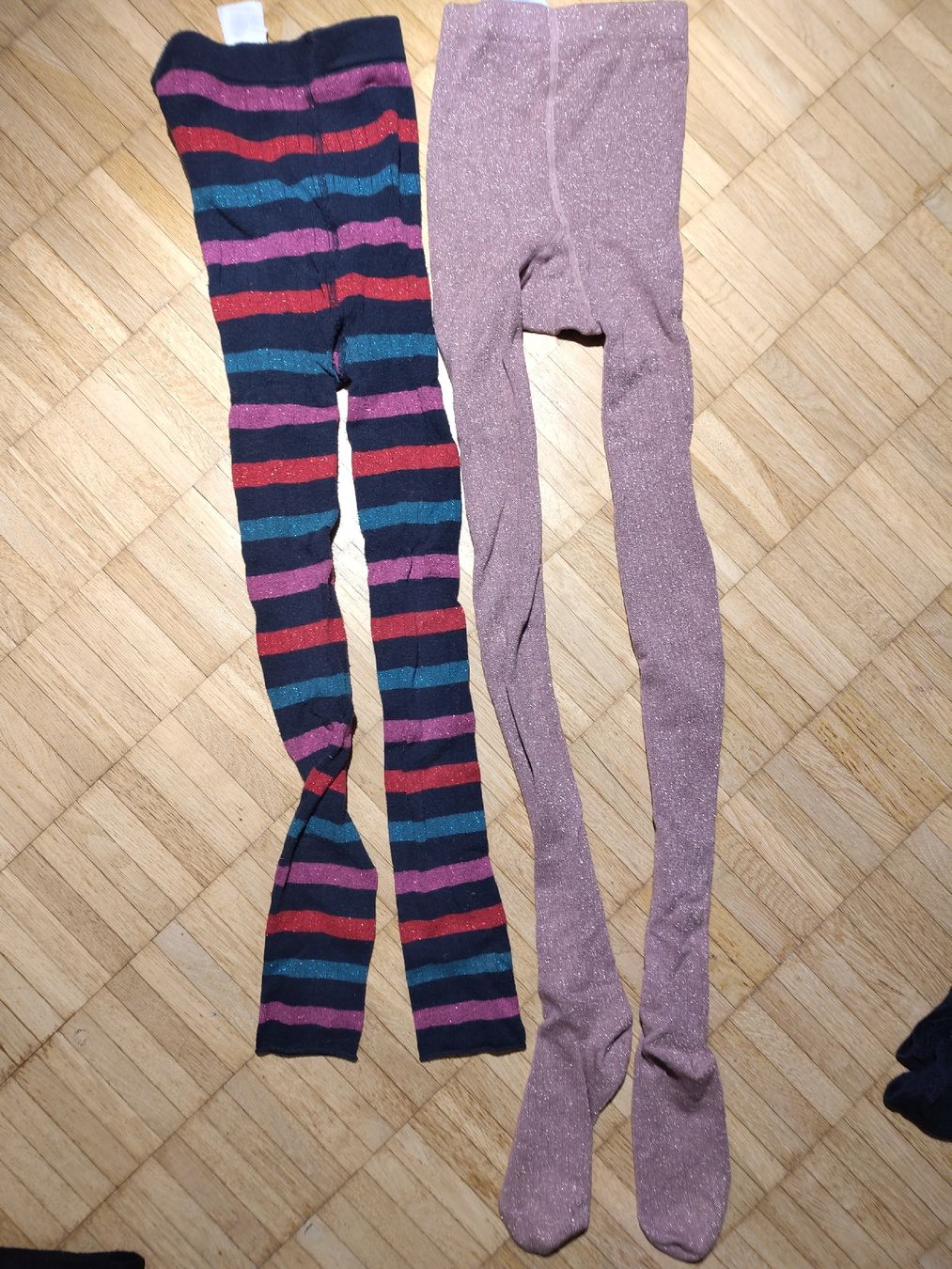 Collants & Leggings: 2 Glitzerstrumpfhosen134/140 – D'occasion à Zürich par Spif 1