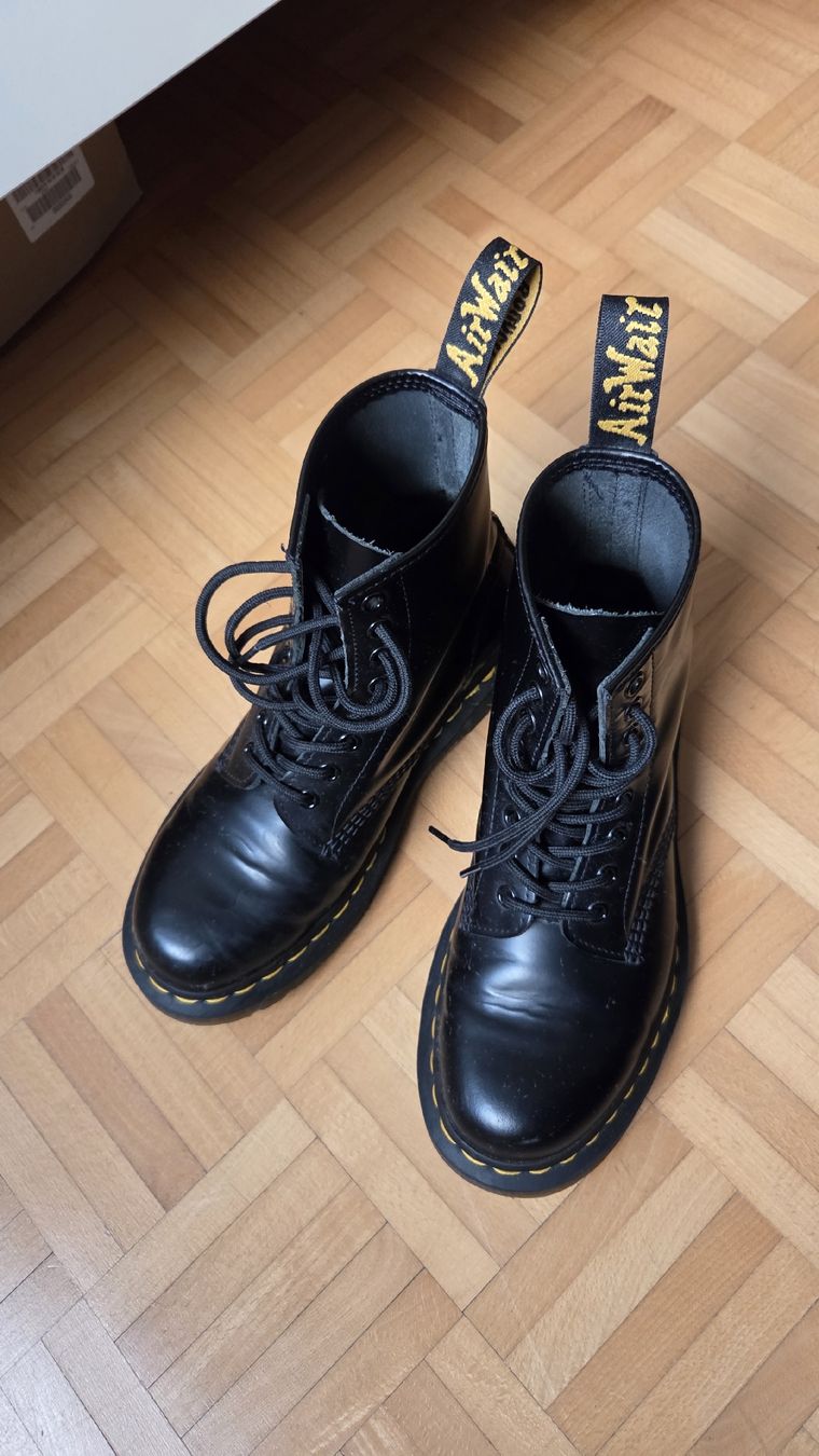 Dr. Martens Scarpe da uomo: LIKE NEW - Black Dr Martens 1460 – Nuovo (secondo la descrizione) da Zürich venduto da jul_l28v