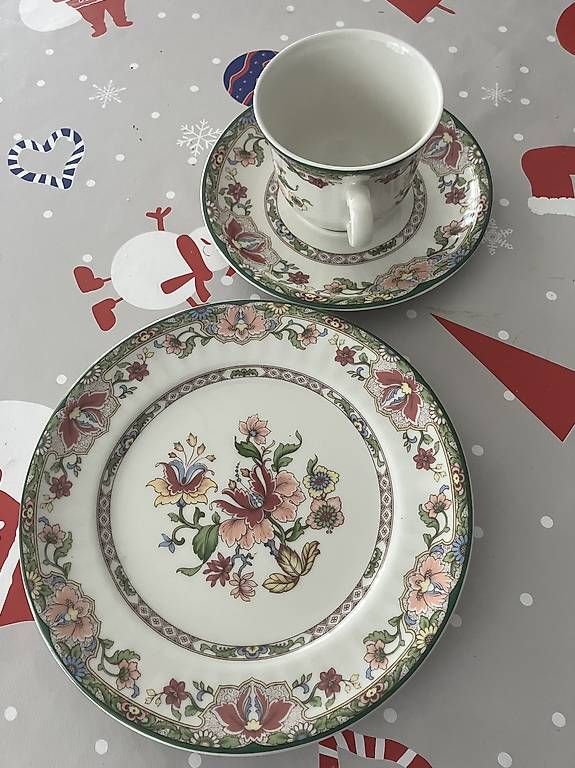 Set di piatti: Tasse et ses 2 assiettes – Usato da Bex venduto da epsonstylus 1
