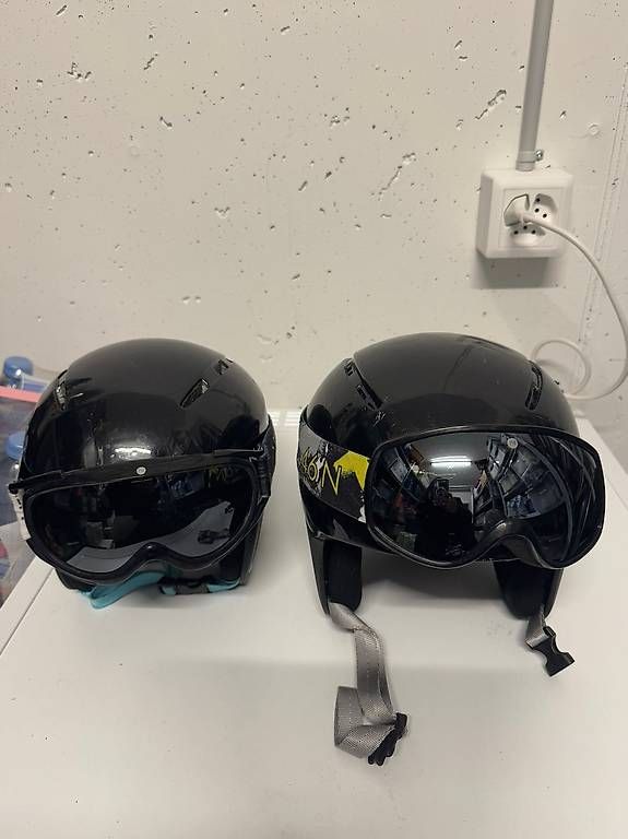 Caschi: Kinder Skihelm – Usato da St. Gallen venduto da Sinniah 1