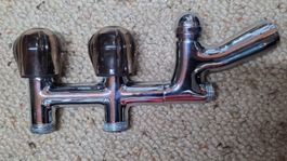 Robinet de bain vertical eau chaud a haut