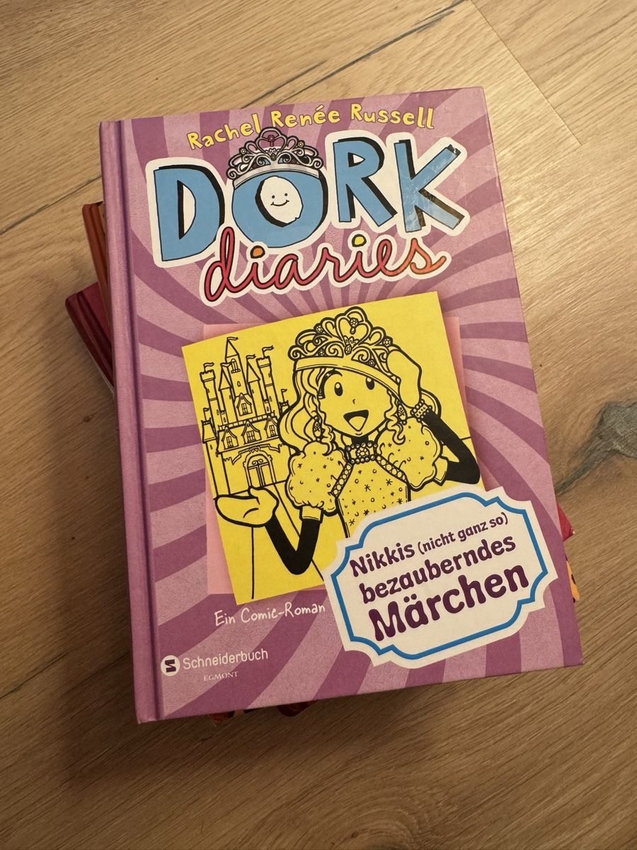 Livres: Dork Diaries Buch Comic-Roman – D'occasion à Buchs ZH par crazyhandbaggirl123