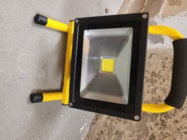 30W LED Scheinwerfer mit Akku