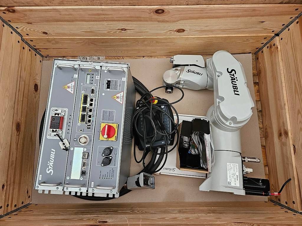 Tutte le macchine: Robot 6 axes Stäubli TX2-40 CS9 – Usato da Les Genevez JU venduto da LCRE