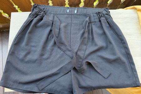 Shorts schwarz mit Gürtel / Gr.40
