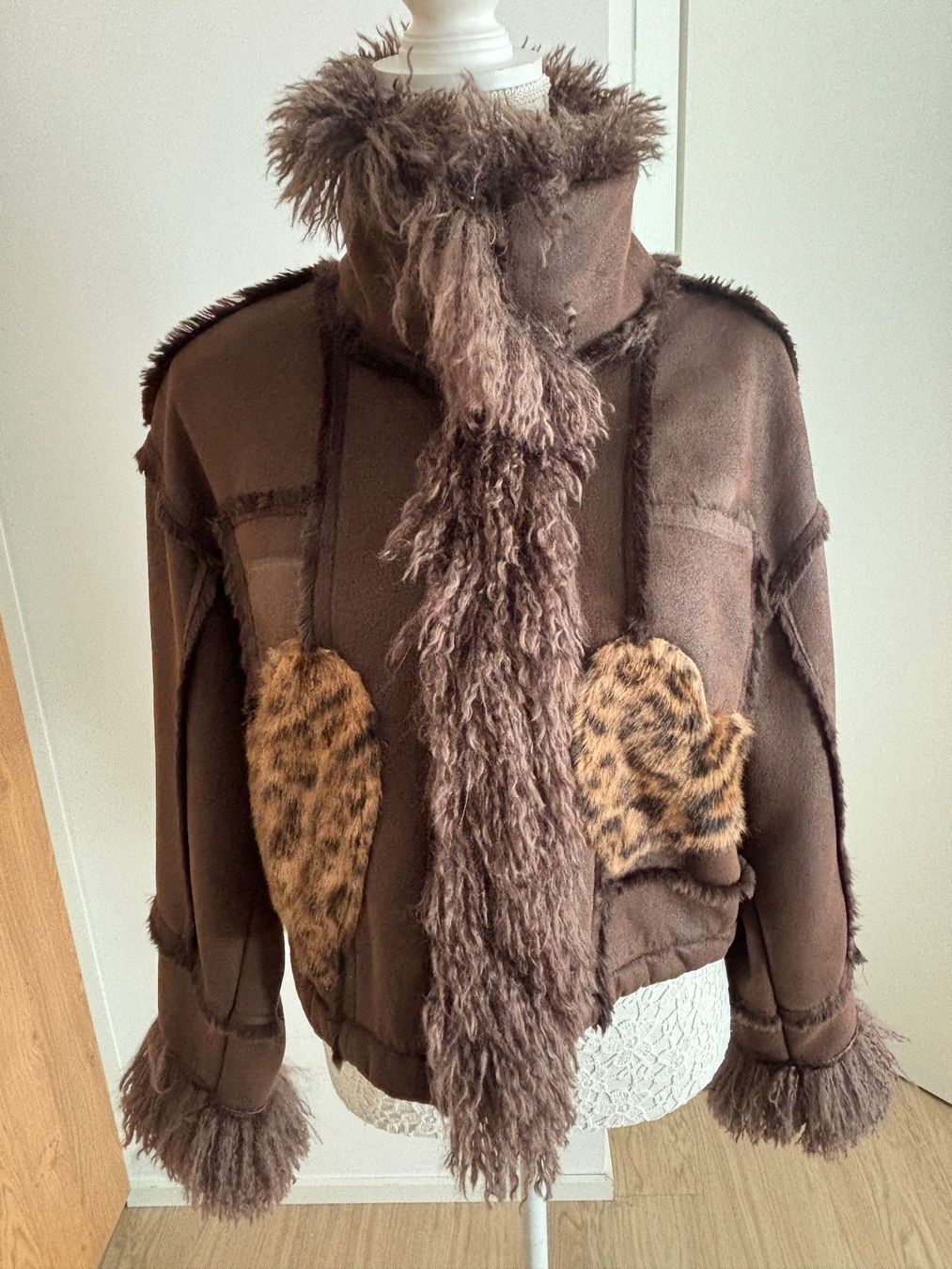 Vestes: Wunderschöne Jacke Fellimitat TU – Neuf (Voir description) à Zürich par McQeen