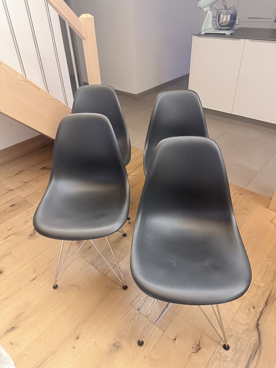 Vitra Chaises: Original VITRA Stühle – Neuf (Voir description) à Boltigen par evelyne.bieri20