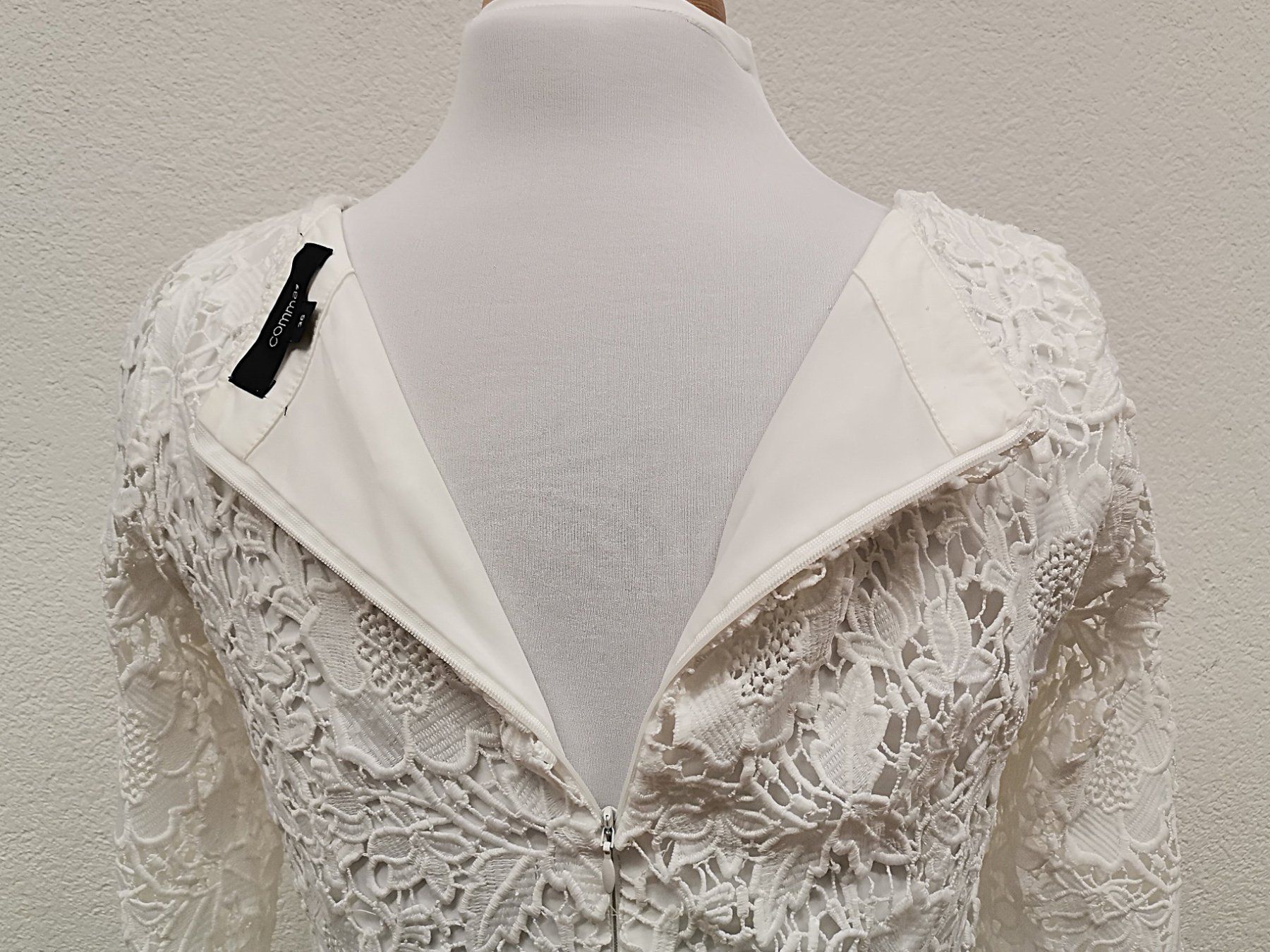 Comma Vestiti: COMMA elegantes Kleid in Weiss mit Spitze – Usato da Schaffhausen venduto da Restwert_SH 6