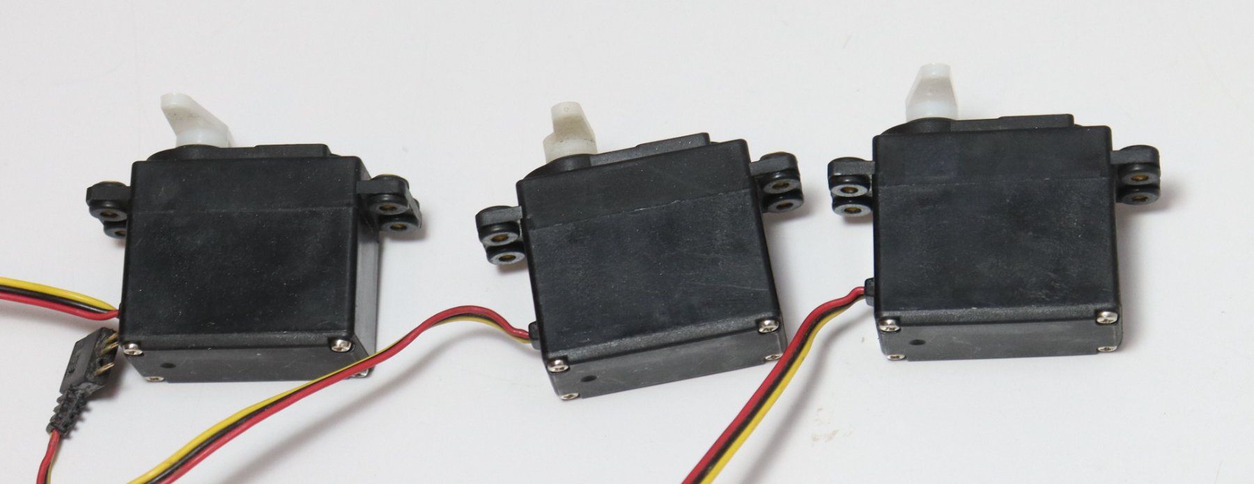 Modellismo RC: Standard Servo Hitec HS-303 3 Stück – Usato da Frick venduto da volvo850driver 3