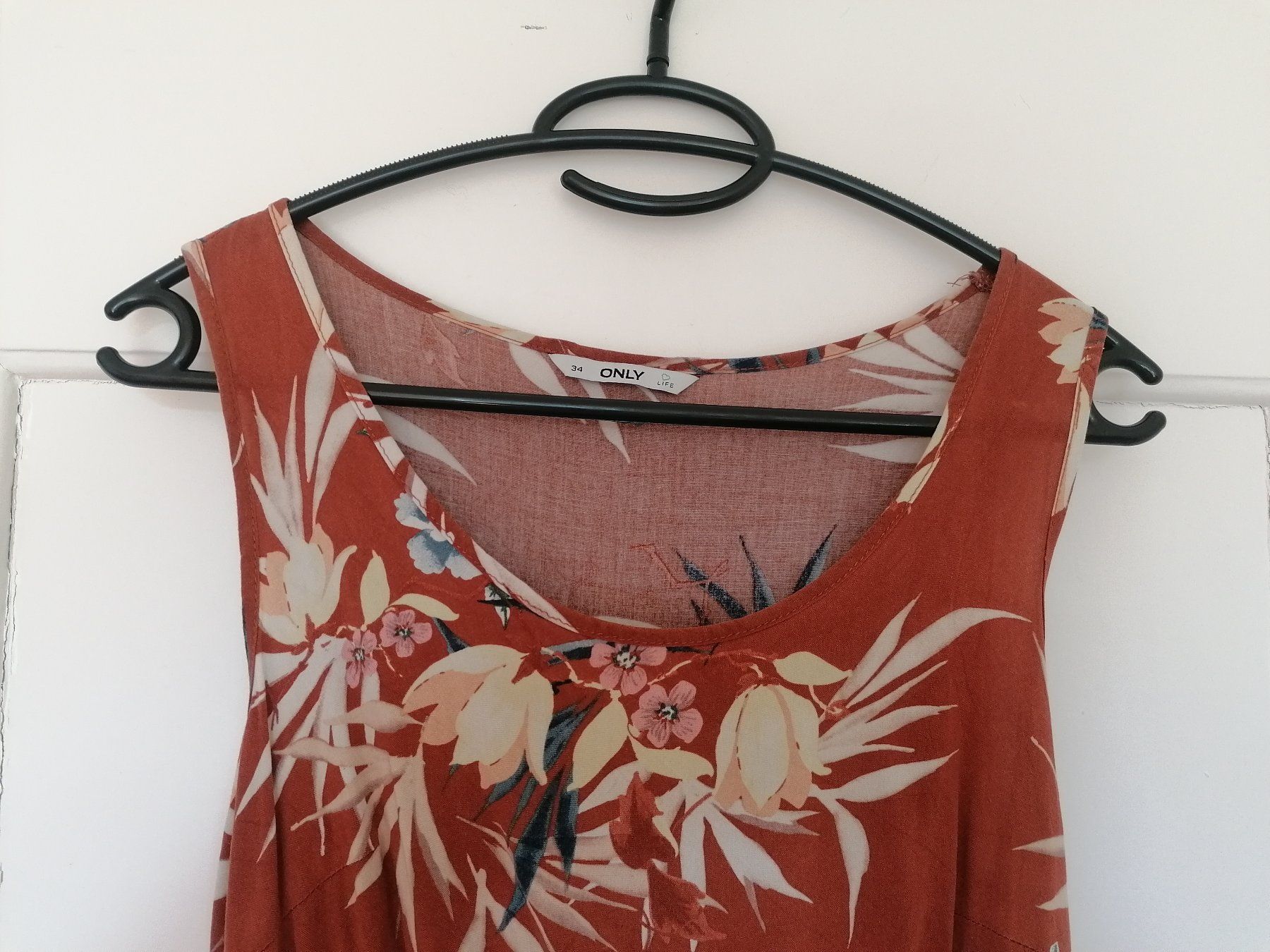 Only Robes: Only Kleid Nova Sara kamelbraun floral 34 – D'occasion à Liebefeld par Ochotona 1