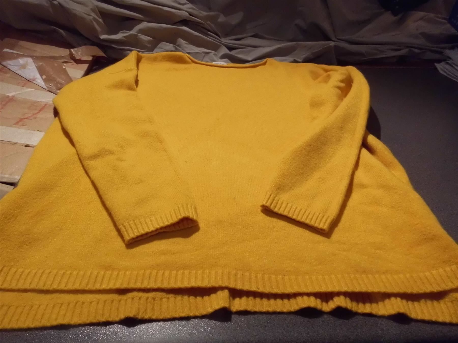 Pullover & Sweatshirts: Pullover ca. Grösse M, gelb – Gebraucht aus Zürich von abraxas1291 1