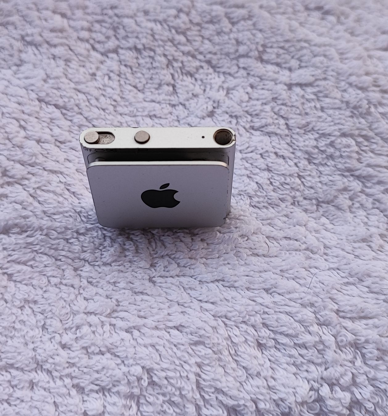 Apple Lecteur media portable: Apple iPod Shuffle 4th Generation Silver (2 GB)  – D'occasion à Zollikofen par zar_j67f 2