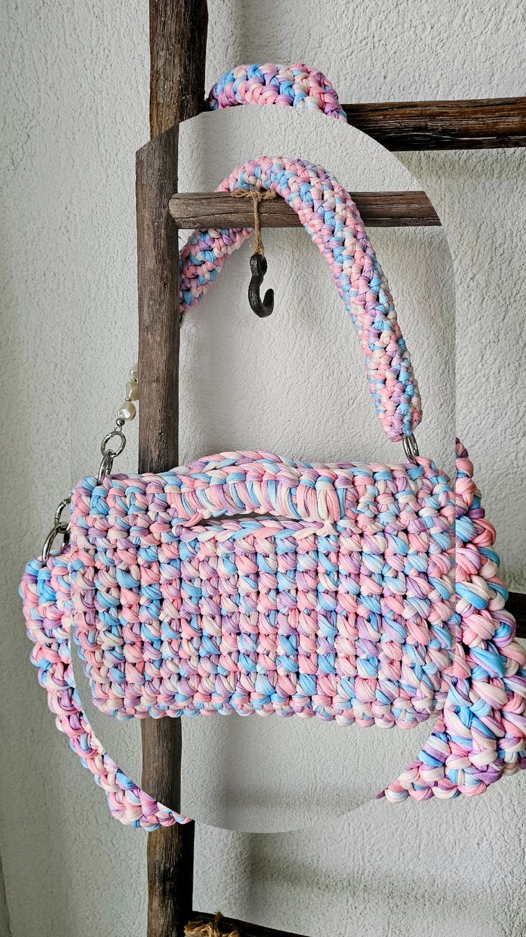 Taschen für Damen: Tasche mit Perlenkette, pastellfarben – Neu und originalverpackt aus Fehraltorf von lisam16 1