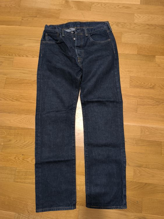 👖 Jean Levi’s 501 Vintage - Bleu Avec Ceinture En Cuir Marron - Taille M (W33 L32) - Occasion En Bon état - Coupe Straight Iconique