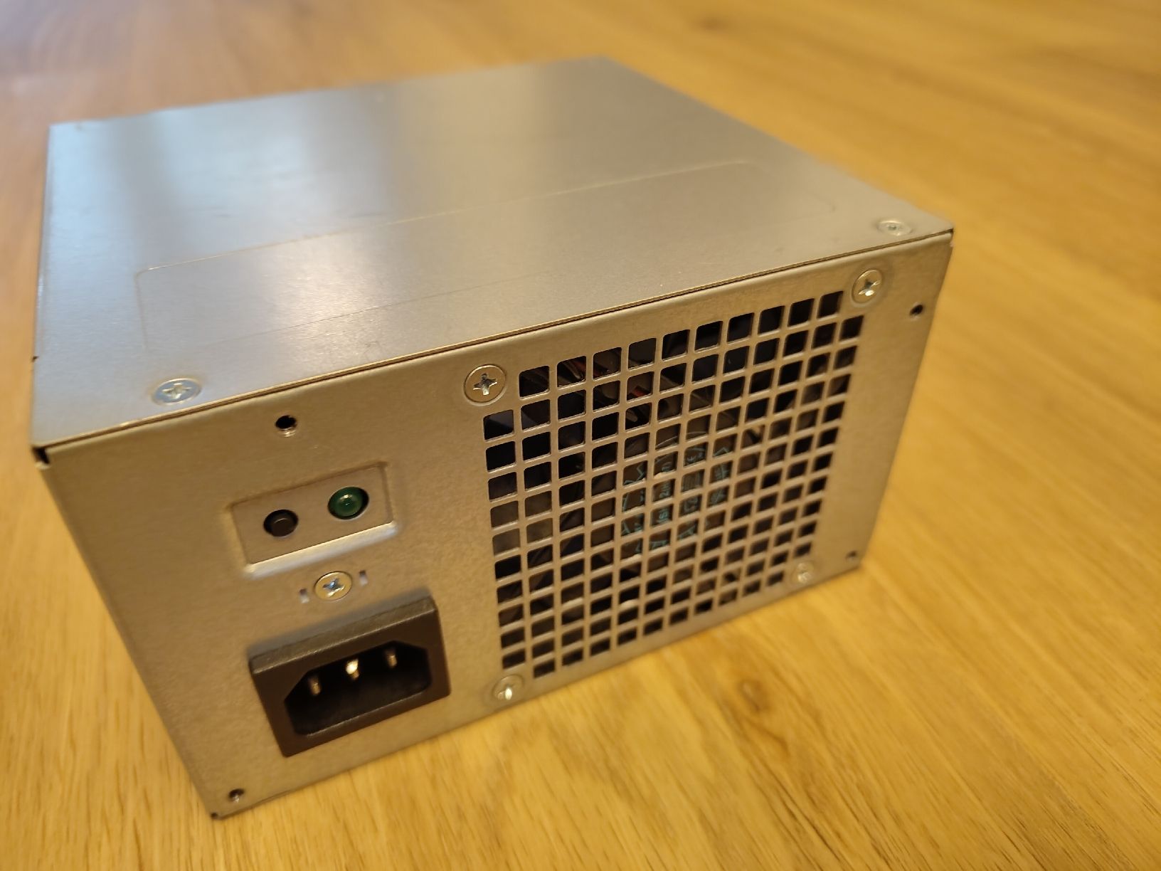 Dell Custodie: Dell Netzteil 290Watt - AC290EM-01 – Usato da Zürich venduto da Almohammed