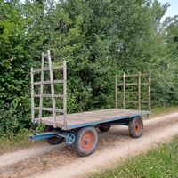 Anhänger mit Holzaufbau Landwirtschaftlicher Anhänger