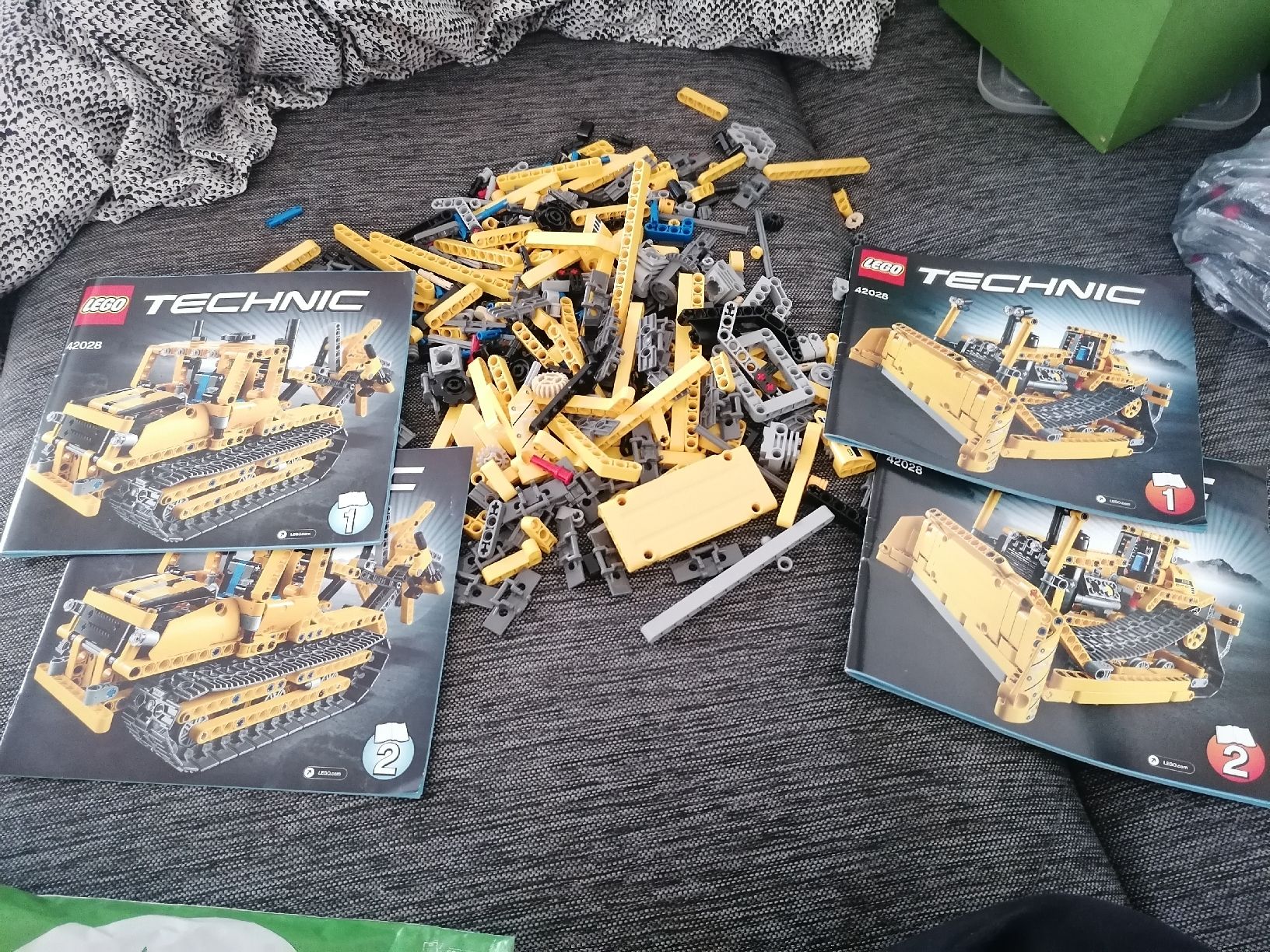 Lego Jeux de construction: LEGO TECHNICS BULLDOZER – D'occasion à Pratteln par ThereseZ