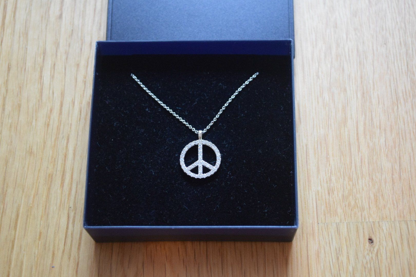 Catenine: Glitzernde Peace Halskette aus Sterling Silber – Usato da St. Gallen venduto da Lena_T