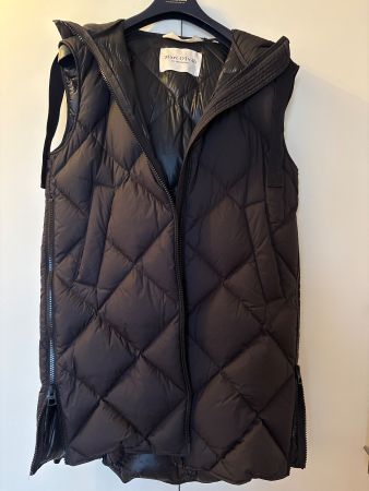 Dies ist eine Marc O'Polo Damen-Daunenweste in Schwarz.