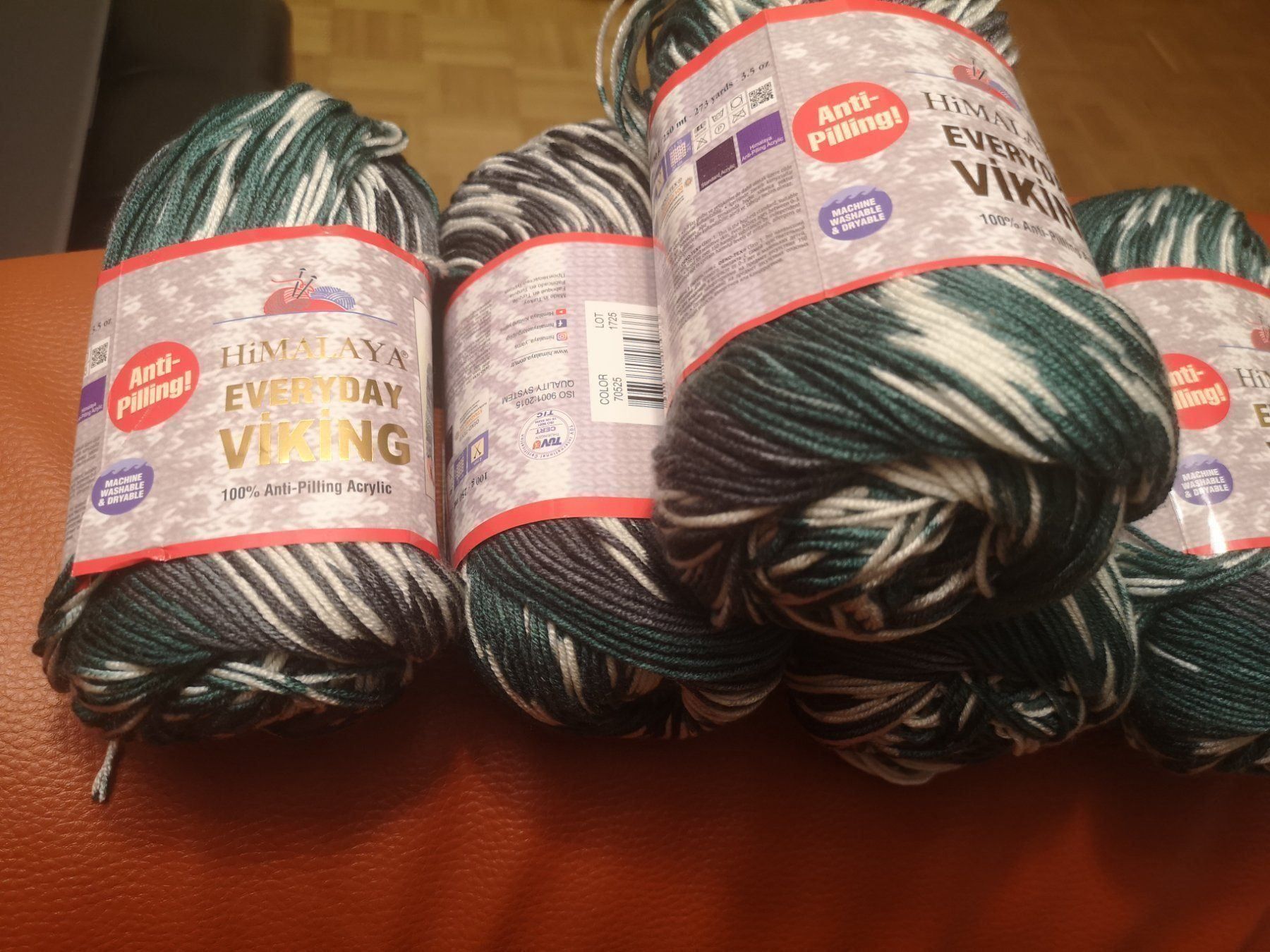 Wolle: 5 x 100 g Knollen. 100%acrylic – Neu und originalverpackt aus Frenkendorf von DORU1 6