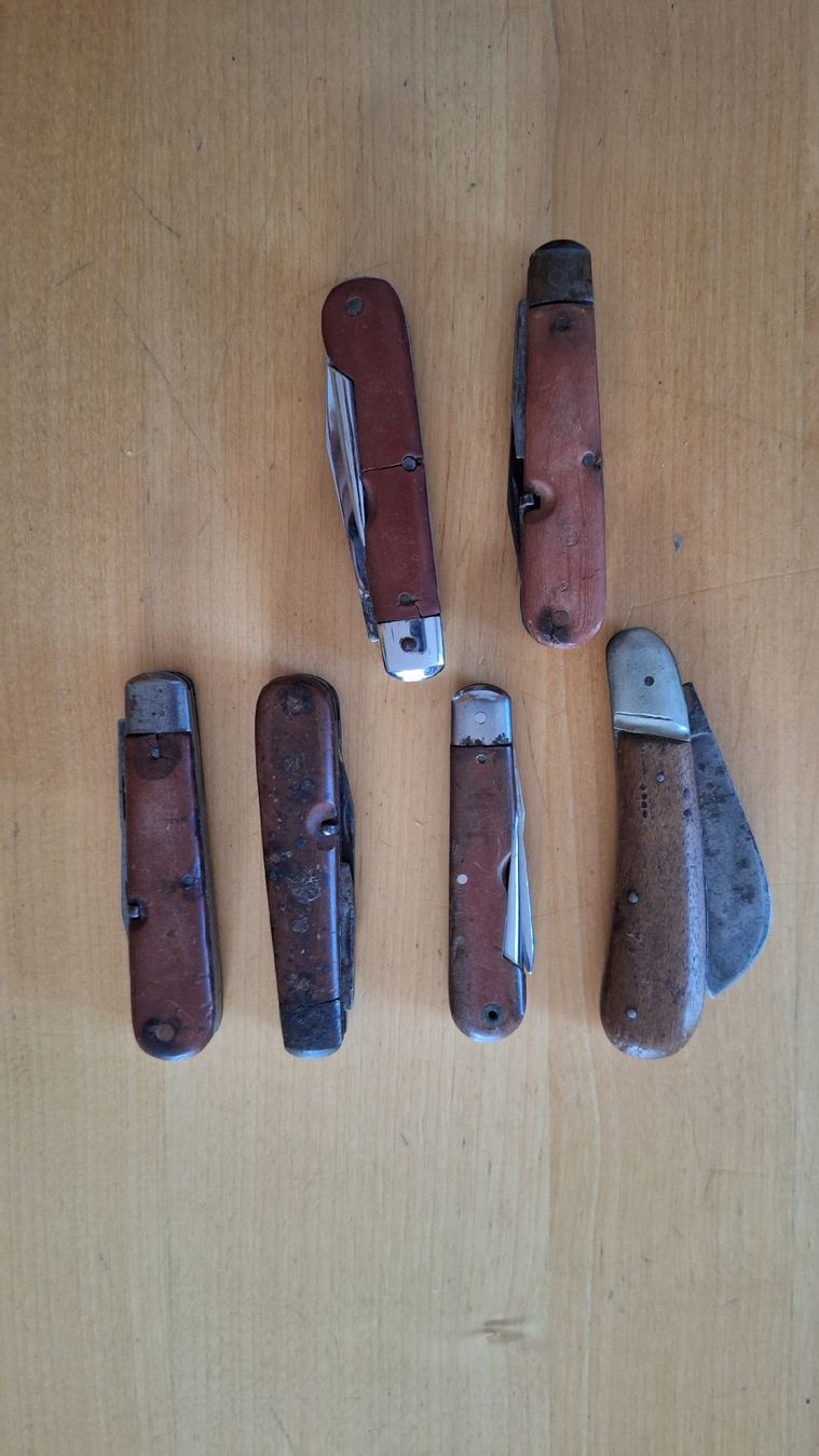 Schweizer Armee Coltelli tascabile: 6 alte Militärsackmesser – Usato da Bönigen venduto da saft195619