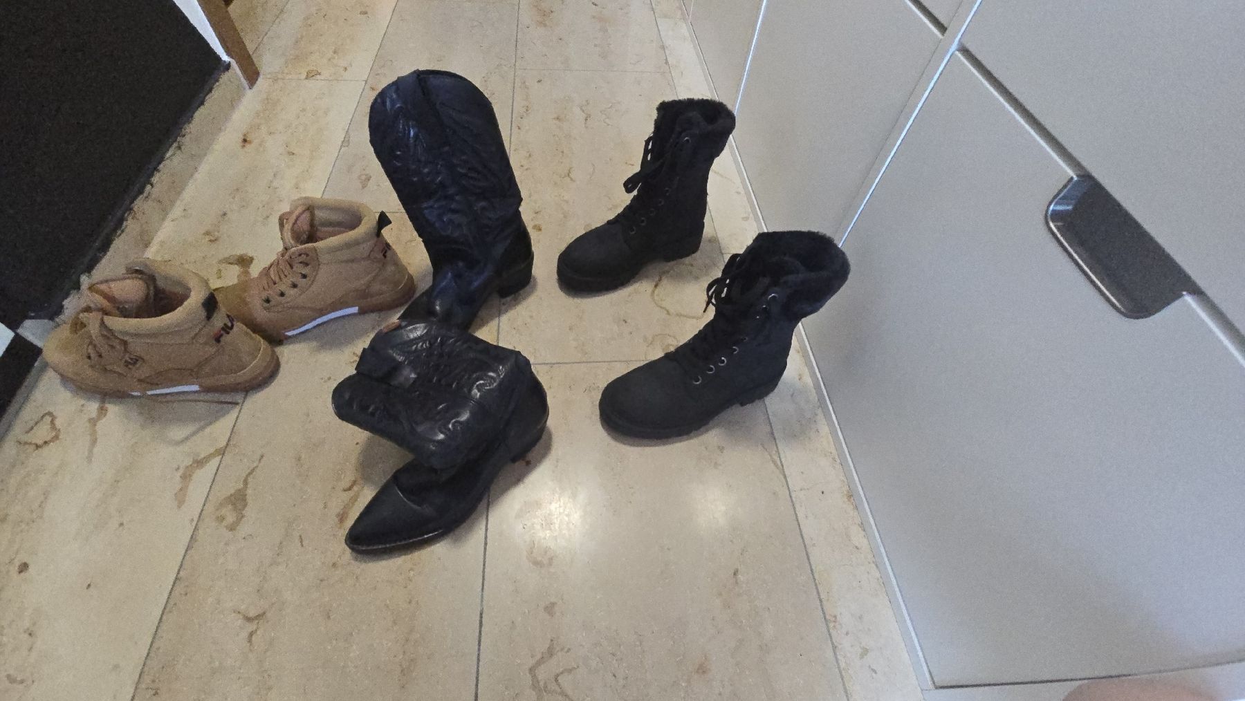 Scarpe da donna: 3 Paar Stiefel – Usato da Aristau venduto da rap_6nvq 1