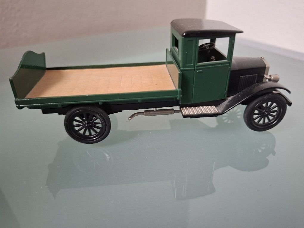 Conrad Kit di modellismo & Modellini statici: Conrad Volvo 1928 1:50 – Nuovo (secondo la descrizione) da Henau venduto da fag_lzx9 1