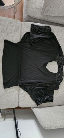 Schwarzes Oberteil mit Pailletten Grösse M guter Zustand