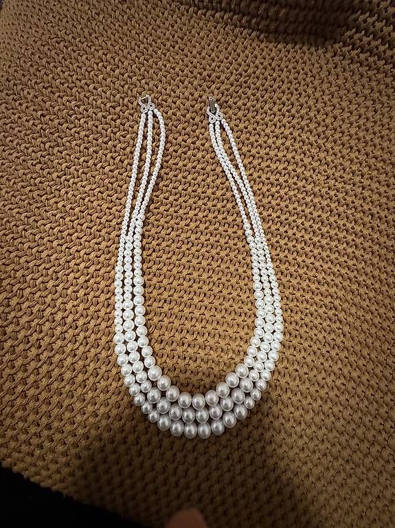Perles (synthétiques): Perles – D'occasion à St-Blaise par Hiver-.