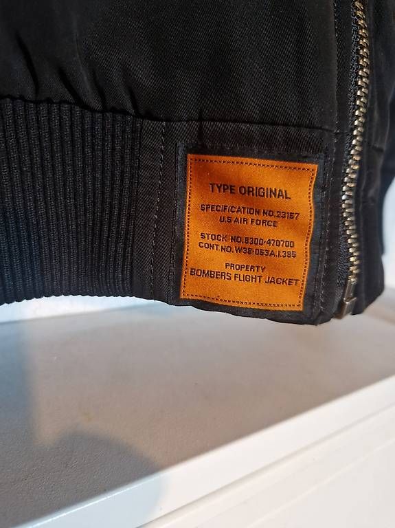 Vestes: Veste bombers taille S noir – D'occasion à St-Prex par jer_759q 4