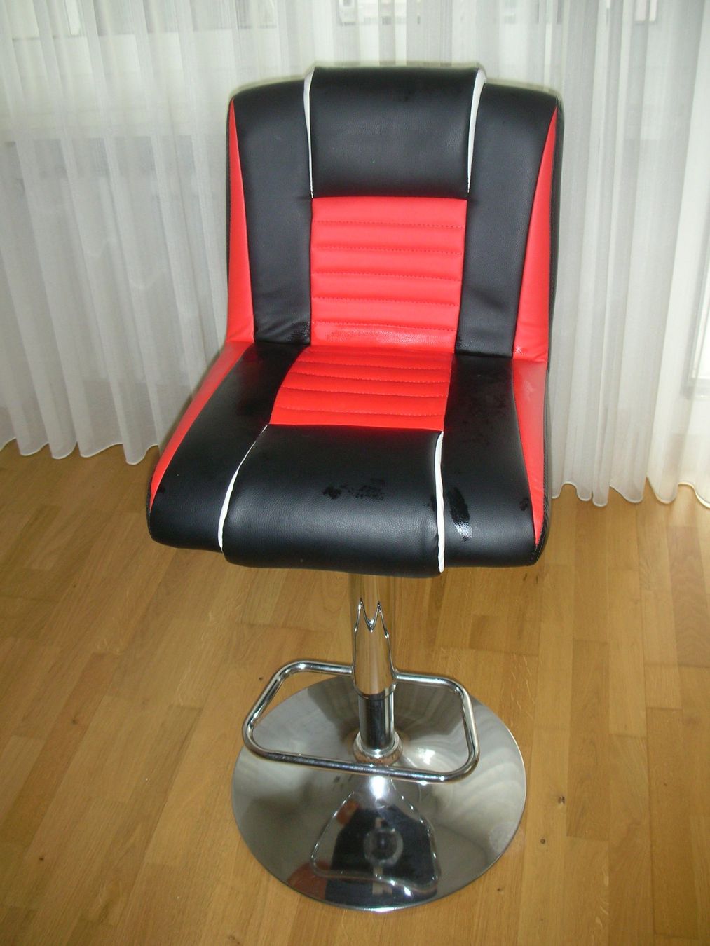 Tabourets: 2 tolle Barhocker rot/schwarz – D'occasion à Rheinfelden par Javea4