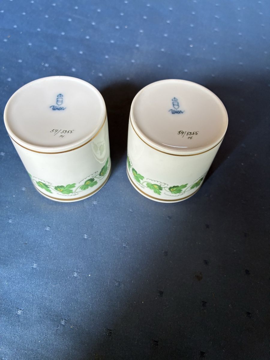 Tazze: Augarten 2 Moccatassen mit Weinlaubmuster – Usato da Dornach venduto da Rosengarten 3