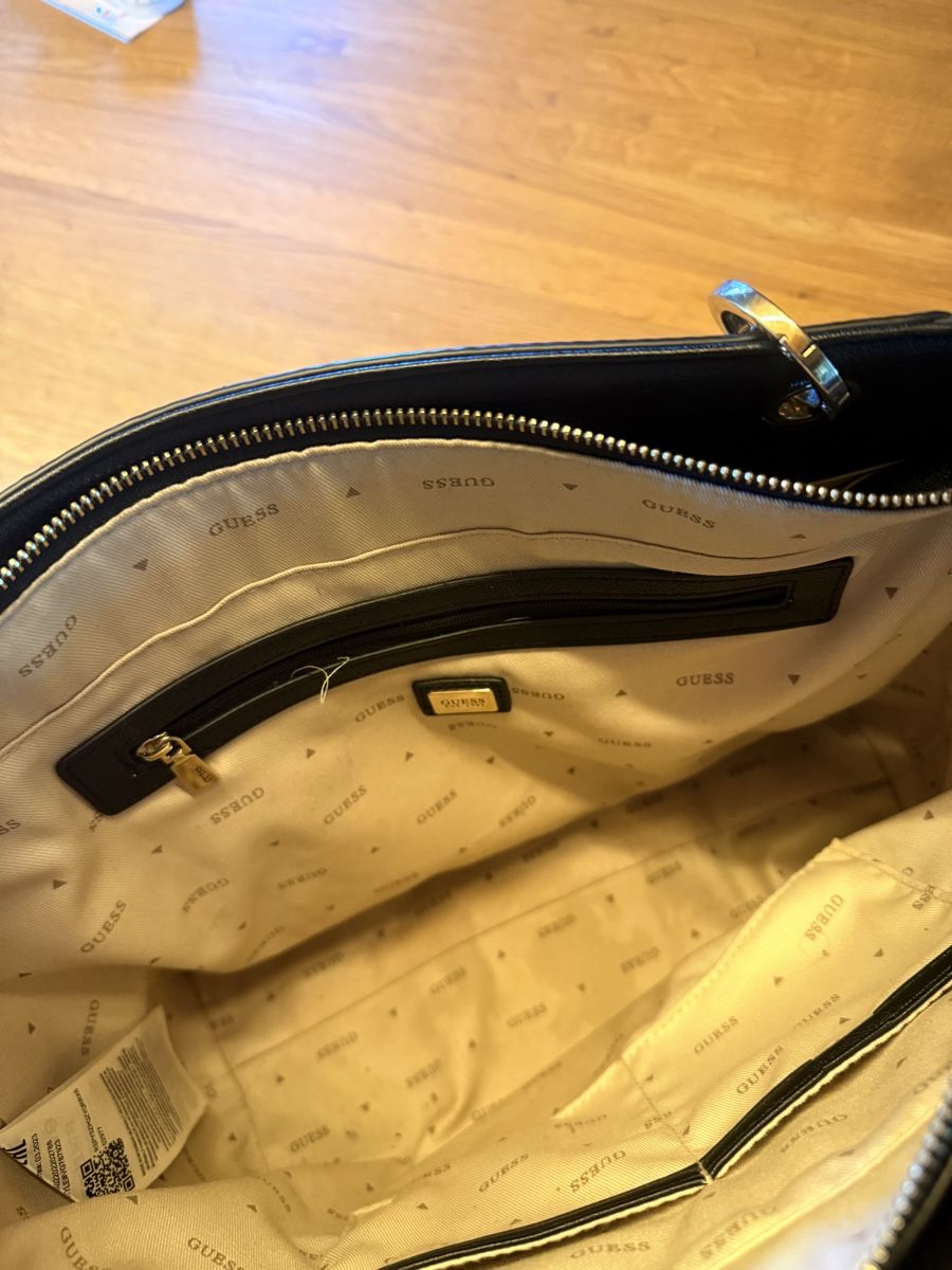 Guess Sacs femmes: Guess Handtasche – Schwarz – D'occasion à Burgdorf par wid_78gy 4