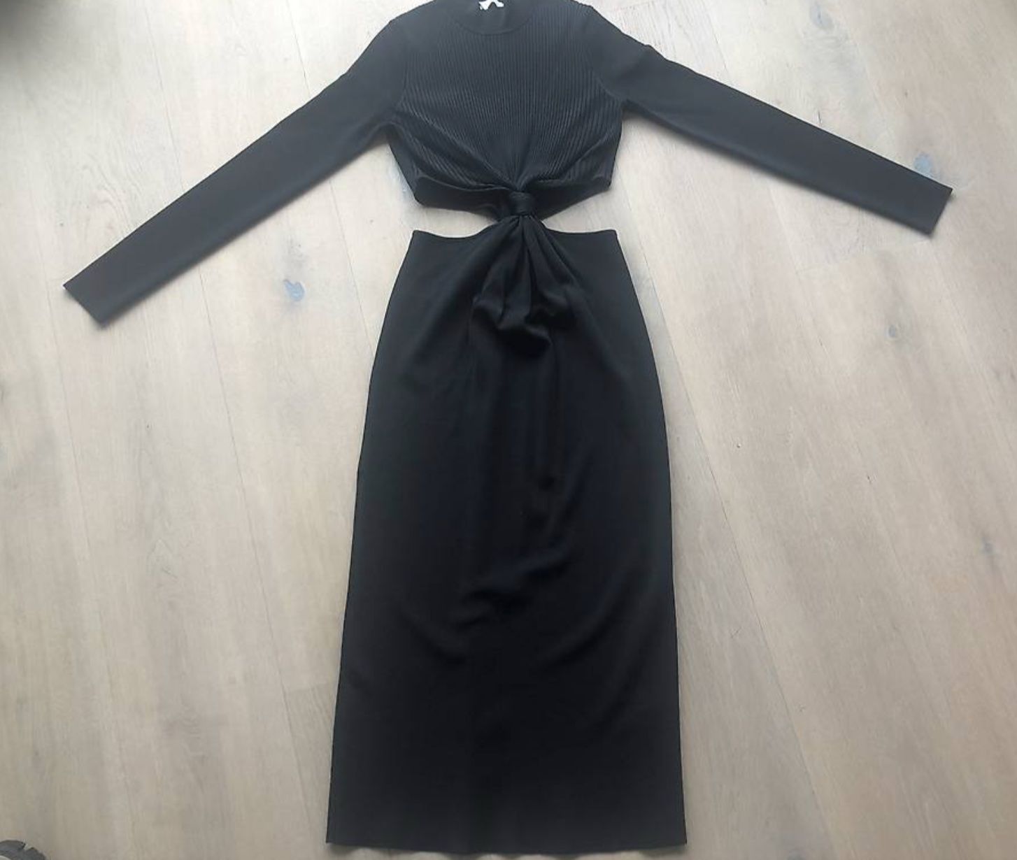 Vestiti: Neuwertiges Cut-Out Kleid – Usato da Kilchberg ZH venduto da Anie.