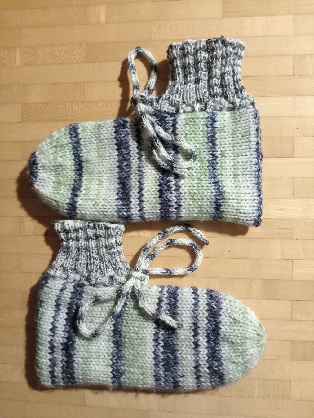 Socken: Handgestrickte Bettsocken Grösse 37/38 Vollpatent – Neu und originalverpackt aus Goldach von Stricklinger