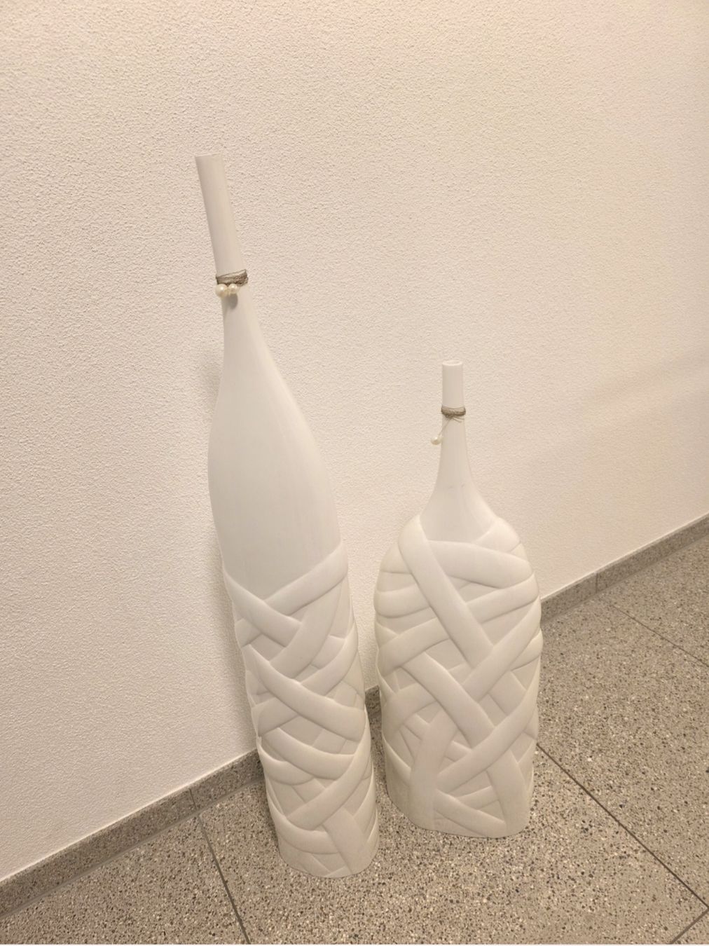 Pfister Vasi & Recipienti: 2er Set Deko-Vasen Weiss Korbmuster Modern – Usato da Emmen venduto da Darci2009