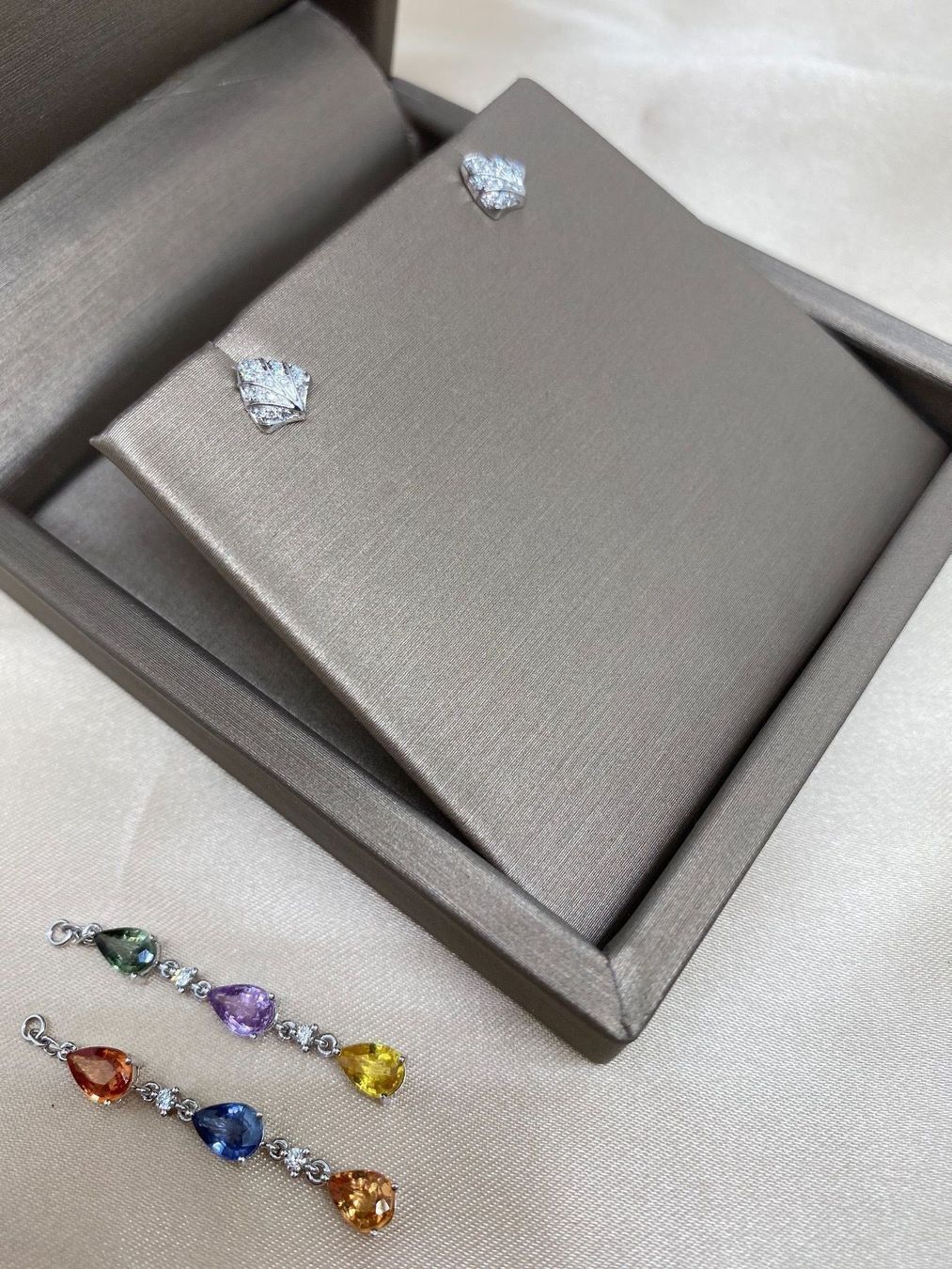 Ohrringe & -stecker: Saphir Ohrringe 18k Gold/Diamanten – Neu und originalverpackt aus Sarnen von Yingsperlen1 2