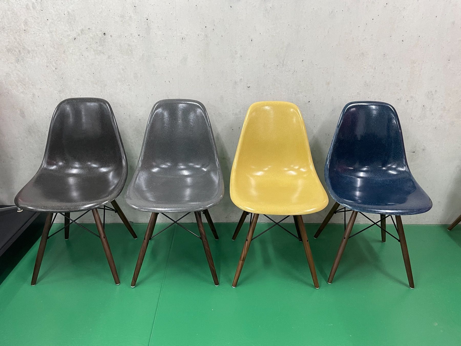 Eames Sedie: Eames Side Chair Ocker light – Usato da ipsach venduto da Latigo 4
