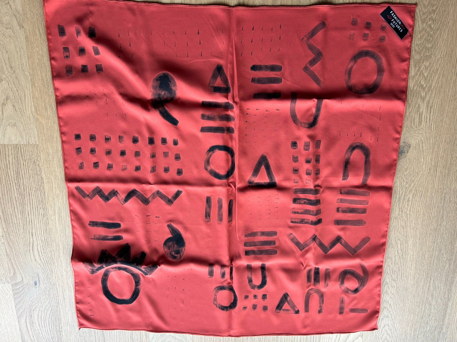 Foulard & Sciarpe: Multicolore silk square Fashion Futures – Nuovo e nell'imballaggio originale da Zürich venduto da aygo_a 1