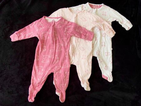 3 süsse Baby-Pyjamas Gr. 62 – mit Reissverschluss