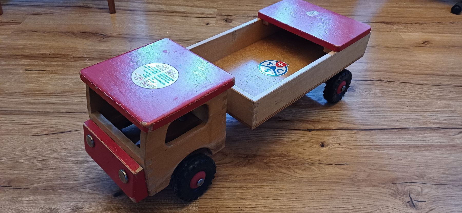 Spielzeuge: Alter Holzlstwagen – Gebraucht aus Flawil von Naphtali 4